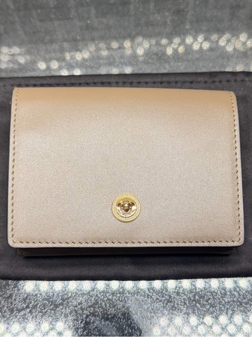 Versace Chestnut Leather Medusa Trifold Wallet Gold Logo Italy Card Holder New - Picture 8 of 11